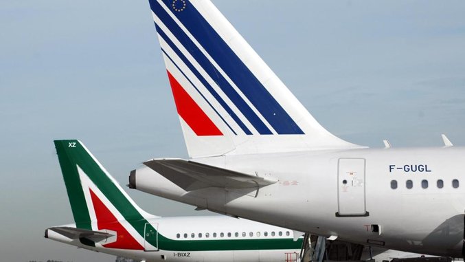 Aerei Alitalia e Air France in pista.