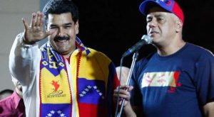 “Quiero felicitar a Jorge Rodríguez por su entrega y trabajo permanente y su lealtad al comandante Chávez”, dijo Maduro.