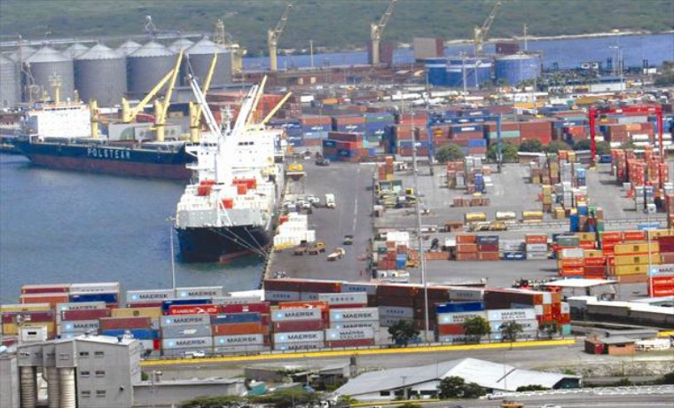 A Puerto Cabello aún no llega las importaciones para la época decembrina.