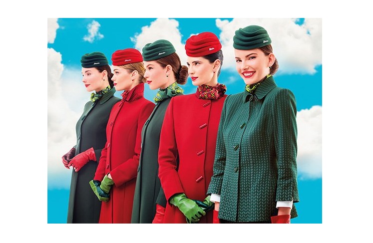 Le divise delle hostess dell'Alitalia che presto verranno cambiate