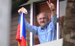 Antonio Ledezma pidió a los venezolanos no doblegarse, mantener arriba las banderas y la dignidad