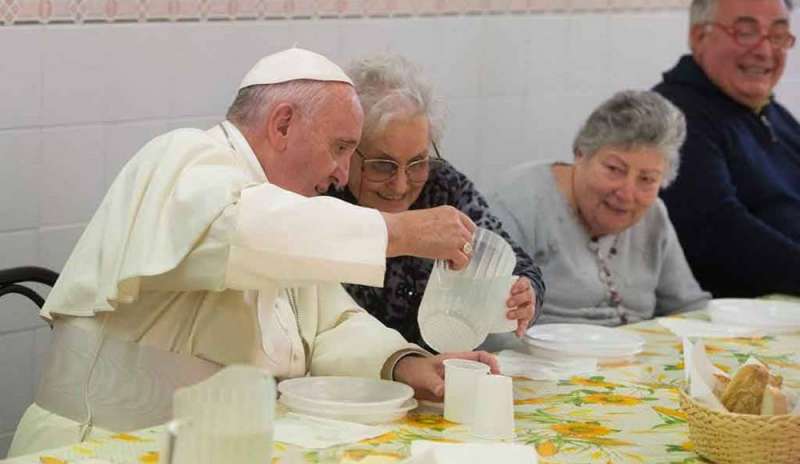 Papa Francesco a pranzo con 1.500 bisognosi