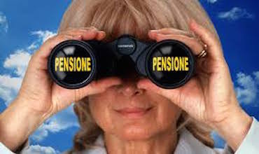 Pensioni: Una donna vede la pensione col binocolo...
