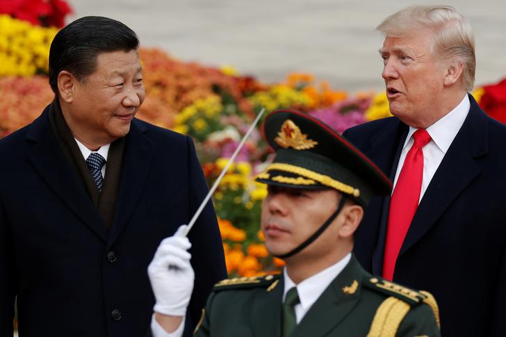Donald Trump alla cerimonia di benvenuto con il presidente cinese Xi Jinping.