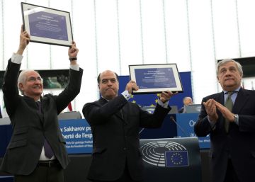 Julio Borges, Presidente della Assemblea Nazionale, e Antonio Ledezma, ex Sindaco di Caracas esule in Spagna, hanno ricevuto il prestigioso premio a nome dell’opposizione venezuelana