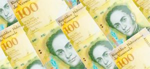 Los vendedores de efectivo pueden cobrar hasta 150.000 bolívares por entregar un billete de 100.000.