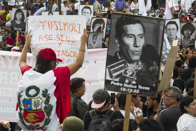 Perù: proteste a Lima contro grazia a ex presidente Fujimori.