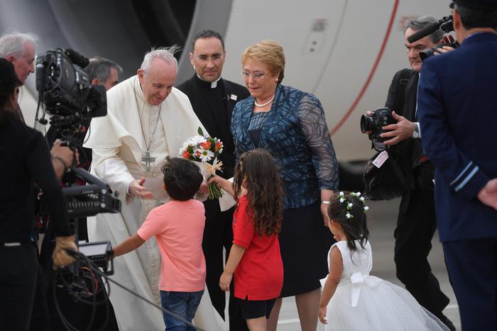 Papa Francesco ricevuto dalla presidente cilena Michelle Bachelet