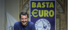 Salvini, alle sue spalle in manifesto con la scritta "Basta Euro"