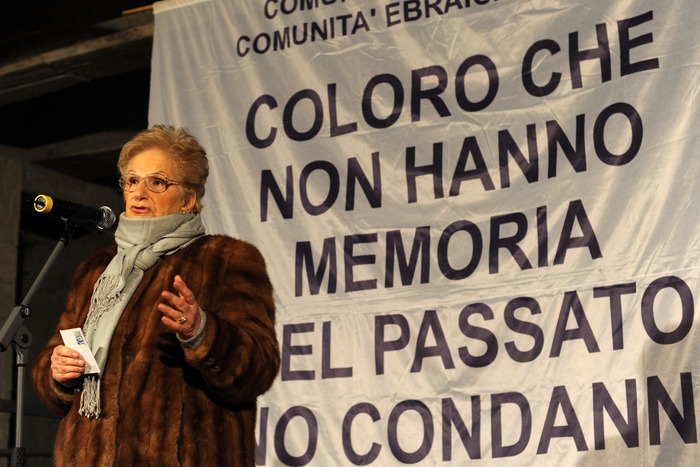 Liliana Segre, ex deportata a Aushwitz quando era bambina al binario 21 della stazione centrale di Milano 30 gennaio 2011 durante la cerimonia commemorativa organizzata dalla comunita' di Sant Egidio e da quella ebraica nel 2011 .