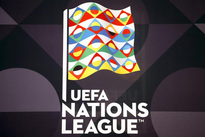 Una bandiera con il logo della UEFA Nations League