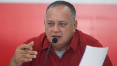 “Si hacemos todas las elecciones ahora, las próximas serán dentro de cuatro años, esto le permitirá gobernar con más facilidad al que esté en el poder”, indicó Cabello