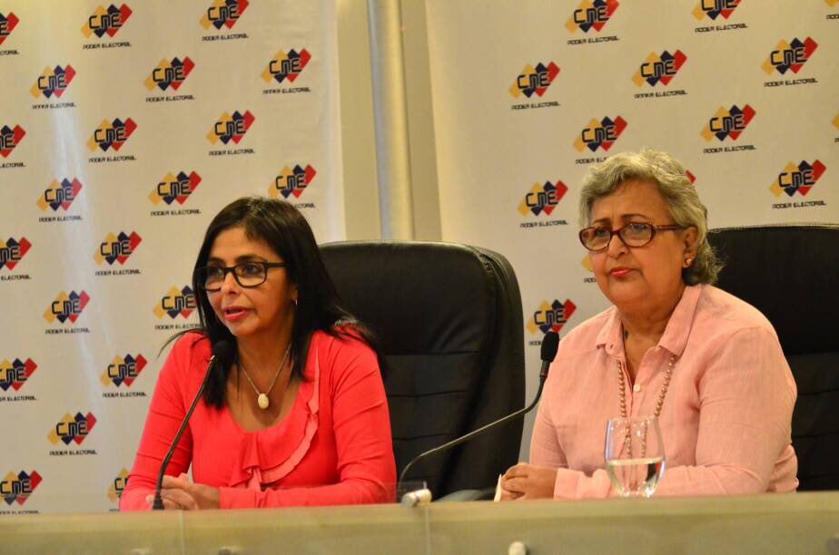 Tibisay Lucena, presidente del Cne, e Delcy Rodríguez, presidente dell'Anc, hanno reso noto che non vi sarà accorpamento di presidenziali e parlamentari. 