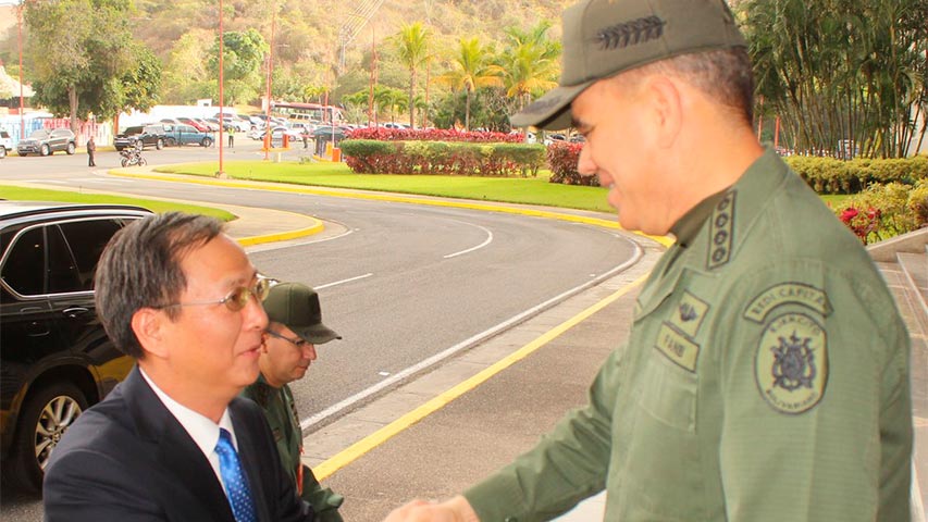 El ministro para la Defensa, Padrino López, se reunió con el embajador de la República Popular China, Li Baorong, para estrechar lazos de cooperación en materia de seguridad.
