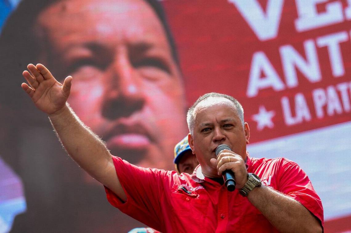 El numero 2 del Psuv invitó al pueblo a mantener la unidad y a no dejarse llevar “por quienes quieren acabar con el legado del ex presidente Chávez”. Dijo que no hay que permitir que “nos borren la memoria”