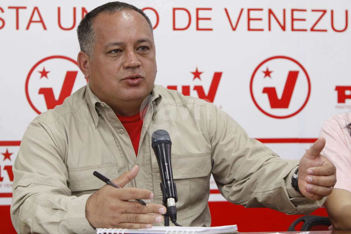 En rueda de prensa el vicepresidente del Psuv declaró que “el gobierno de los Estados Unidos le ha hecho un nuevo bloqueo a Venezuela al aplicar medidas contra el Petro