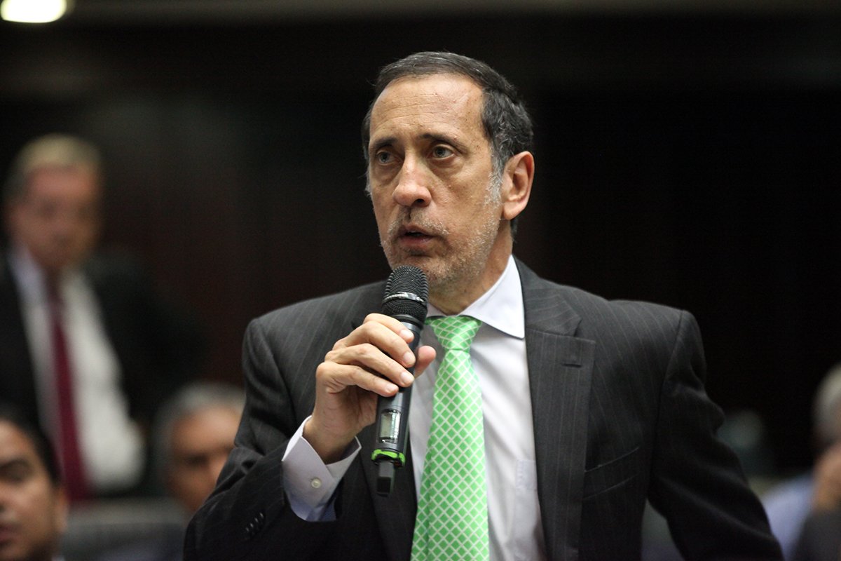 José Guerra, considera que la reconversión monetaria está siendo aplicada de forma errónea