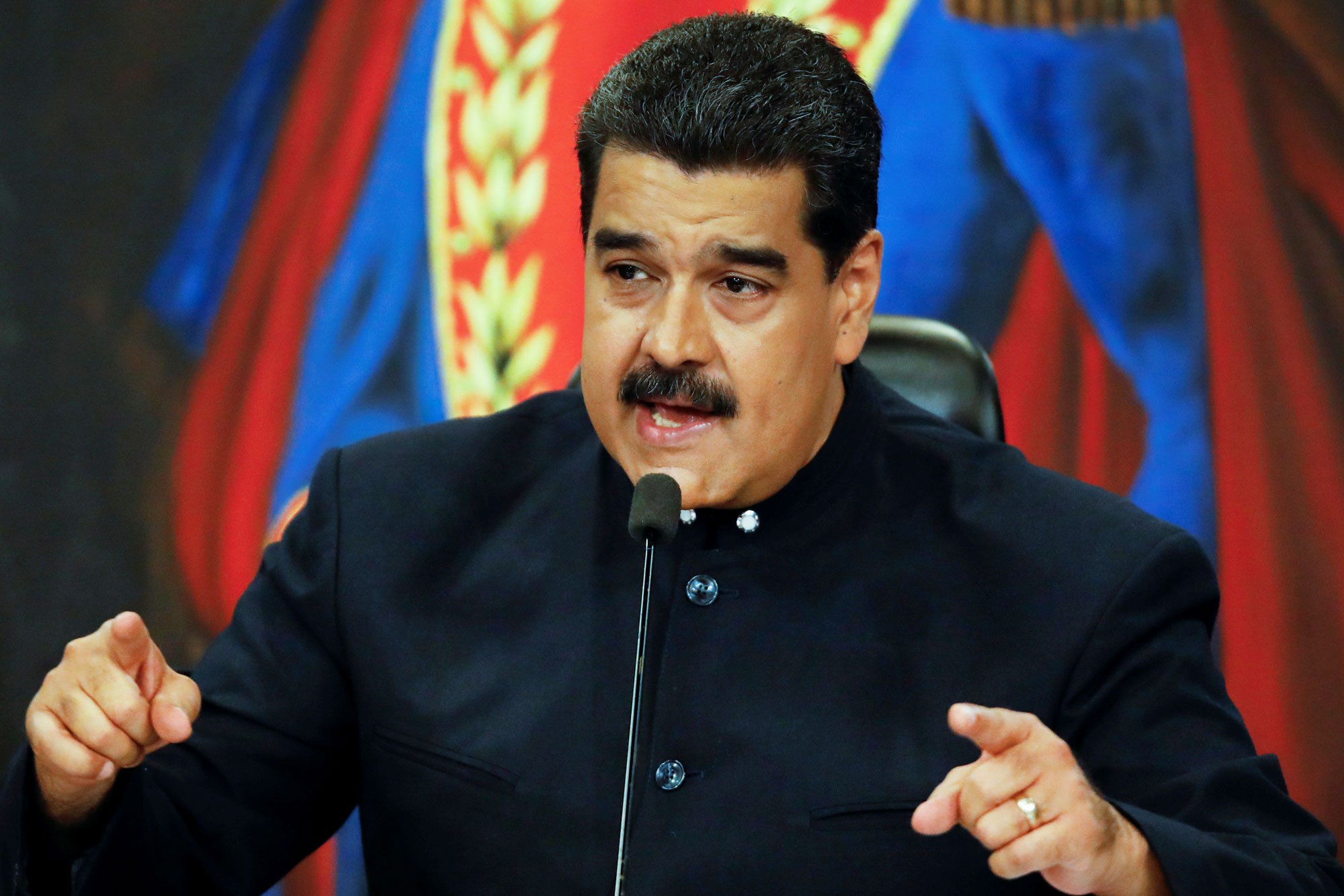Pese a no estar invitado, el jefe de Estado venezolano, Nicolás Maduro, ha dicho que sí irá a la VIII Cumbre de las Américas, salga sapo, salga rana. A su riesgo.