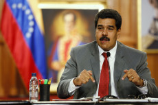 El presidente Maduro, quien hace apenas unas semanas atrás había dicho que asistiría a la Cumbre de las Américas "llueve, truene o relampaguee, aseguró ahora que asistir al evento es una pérdida de tiempo.