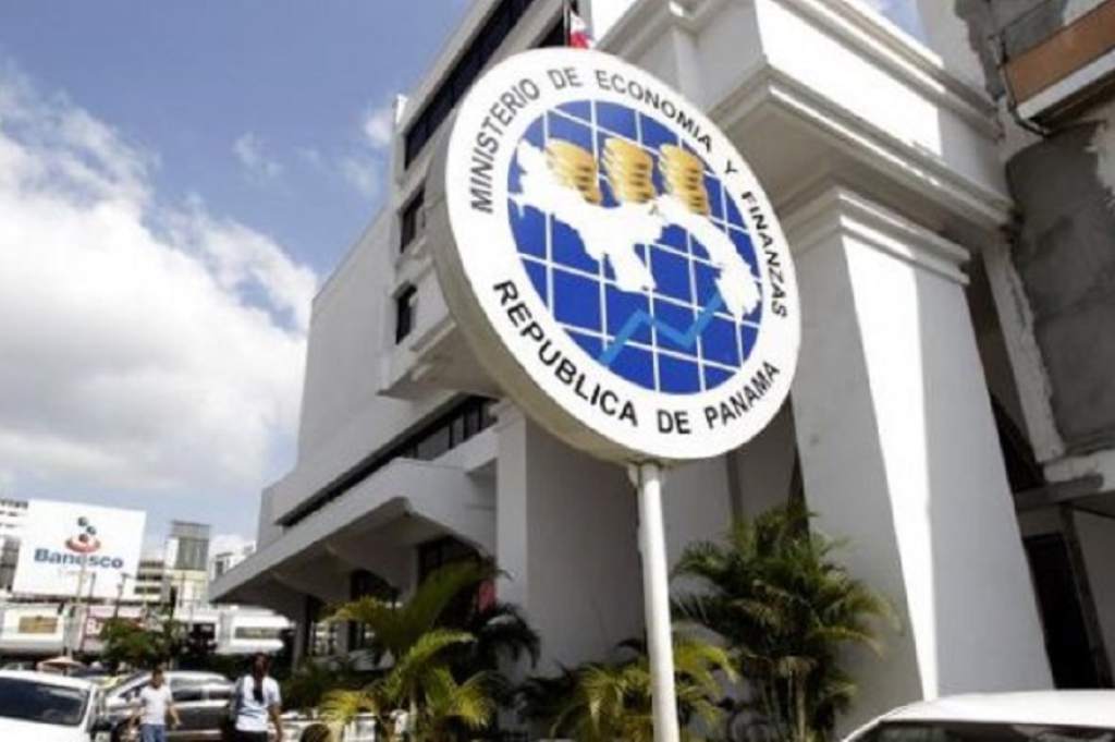 Ben 55 alti funzionari del Governo,  compreso appunto il presidente  della Repubblica, NicolásMaduro, sono finiti nella “lista-nera” del ministero dell’Economia e Finanza di Panama.