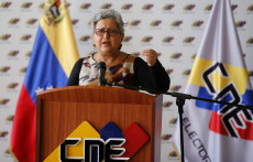 Tibisay Lucena ha posto l’enfasi sul fatto che il CNE “obbedisce soltanto la Costituzione della Repubblica Bolivariana del Venezuela del 1999, le leggi venezuelane e la volontà del popolo.