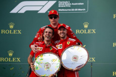 Inaki Rueda, capo strategia della Scuderia Ferrari, Kimi Raikkonen, e Sebastian Vettel sul podio del Grand Prix di Australia nell'Albert Park circuit in Melbourne, Australia