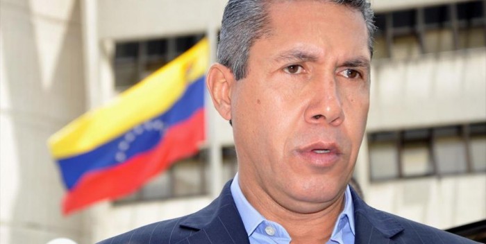 Rodríguez: “Sería muy mezquino por parte de la extinta (Mesa de la Unidad Democrática) decir que Henri Falcón no pertenece a la oposición”