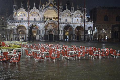 Piazza San Marco allagata dopo un forte acquazzone.