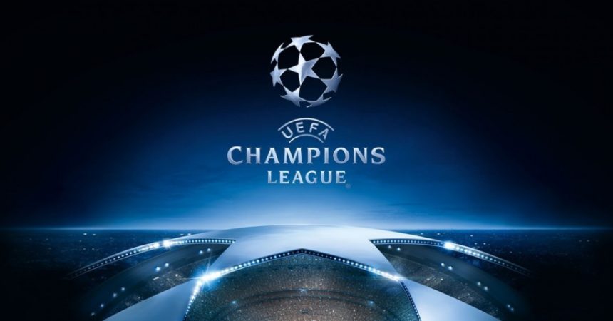 Il logo della Champions League in un cielo azzurro.