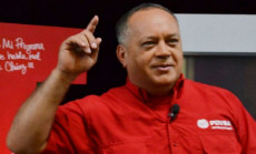 Diosdado Cabello anunció en su programa Con el Mazo Dando que este sería un buen momento para comenzar la recolección de firmas para un referéndum revocatorio contra la AN