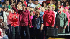 Il presidente della Repubblica, Nicolás Maduro, è stato rieletto con 5 milioni 823mila 728 voti. Lo ha annunciato il presidente del Consiglio Nazionale Elettorale, Tibisay Lucena. Henri Falcón, dal canto suo, ha ottenuto un milione 820mila 552 voti.