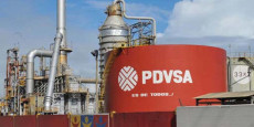 Logo di Pdvsa in una raffineria