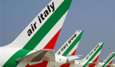 La coda degli aerei di Air Italy con il tricolore.