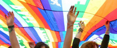 Bandiera arcobaleno, simbolo della comunità LGTBQ.