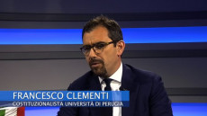 Francesco Clementi in primo piano durante un'intervista in tv.