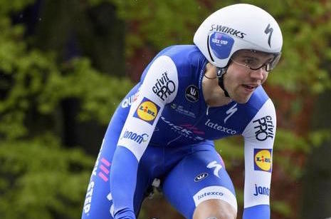Il tedesco Maximilian Schachmann, vincitore della tappa con arrivo a Pontenevoso, in azione al Giro d'Italia.