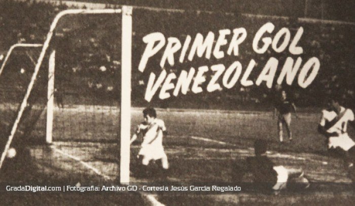 Foto d'epoca color seppia in ricordo del primo gol venezuelano