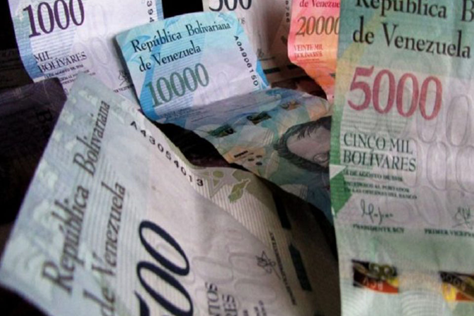Ante la ausencia de cifras oficiales por parte del Banco Central de Venezuela, el parlamento venezolano registró que para finales de mayo la hiperinflación fue de 110,1% y la variación comparativa entre 2017 y 2018 se situó en 24.571%