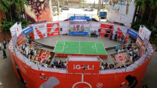 Un mini stadio allestito dalla Coca-Cola per il Mondiale di calcio