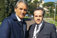 Roberto Mancini a Coverciano insieme al giornalista Emilio Buttaro