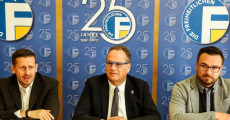 Tre esponenti dei Freiheitlichen durante una conferenza stampa.