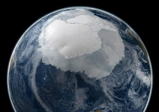 Una foto dell'Antartide vista dallo spazio