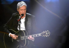 Claudio Baglioni sul palco di Sanremo 2018.