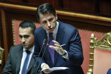 Il presidente del Consiglio Giuseppe Conte in Senato durante le sue dichiarazioni programmatiche, al suo lato Luigi Di Maio.