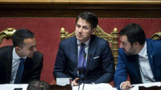 Giuseppe Conte tra Di Maio e Salvini