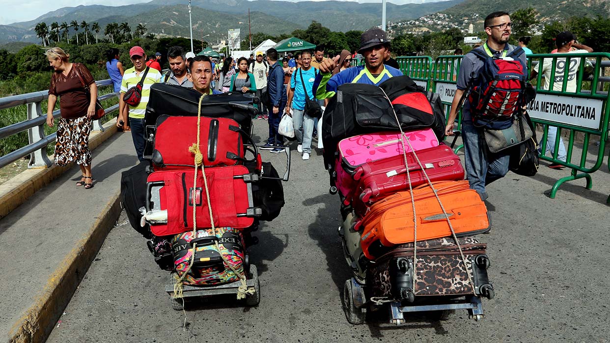 La Organización Internacional para las Migraciones (OIM), tras hacer un reconocimiento de la labor que han hecho los distintos países acogiendo a los múltiples venezolanos que tras la crisis que enfrenta su nación se han visto obligados a emigrar, explicó que en Perú solo 35 mil venezolanos cuentan con el PTP( permiso temporal de permanencia)