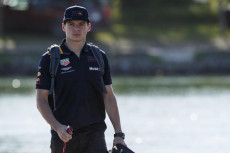 Nella foto, Max Verstappen della Aston Martin Red Bull Racing arrivando al circuito intitolato a Gilles Villeneuve.
