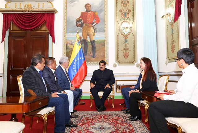 Algunos gobernadores con el presidente Maduro