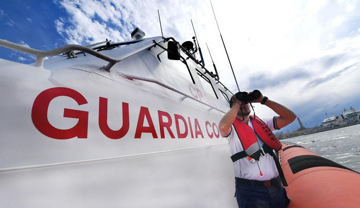 Un pattugliatore della Guardia Costiera.