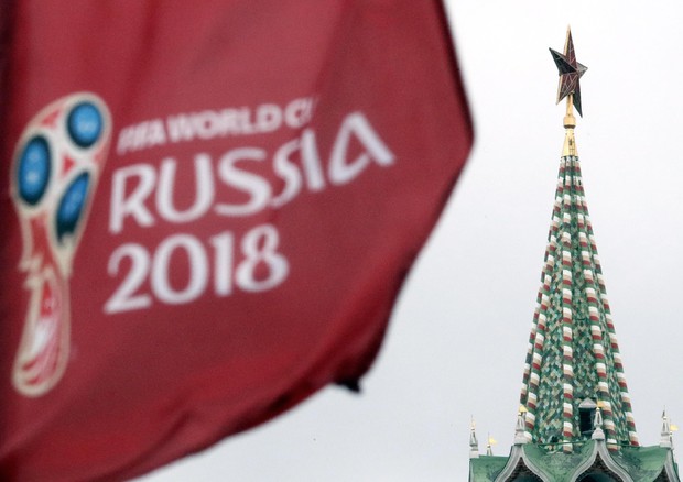 La bandiera di Russia 2018 sventola a Mosca.